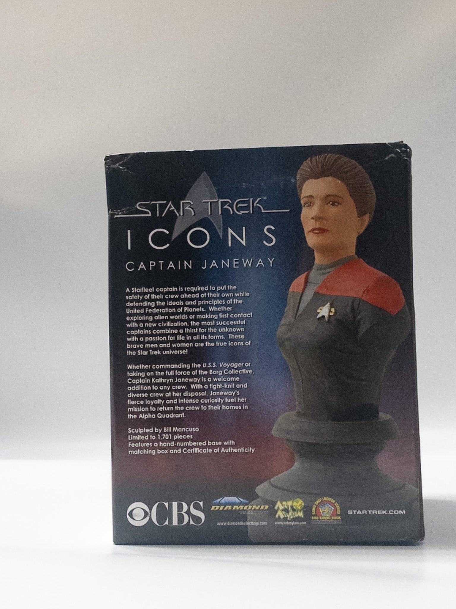 Captain Kathryn Janeway of the USS Voyager in the premium “Icons” line by Diamond Select