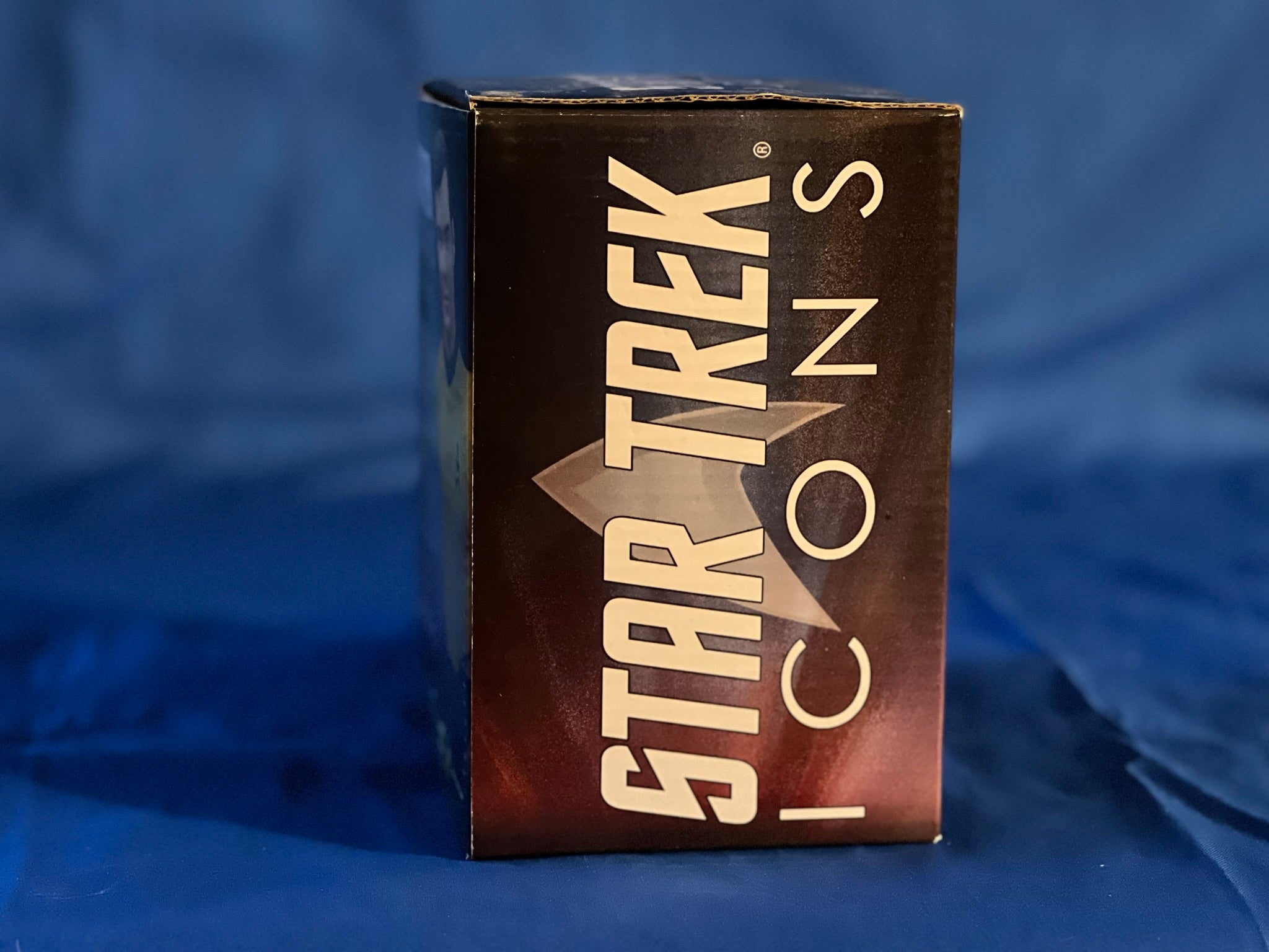 Diamond  Select  Star Trek Icons Captain Kirk Bust (limited edition #0711 / 1701)