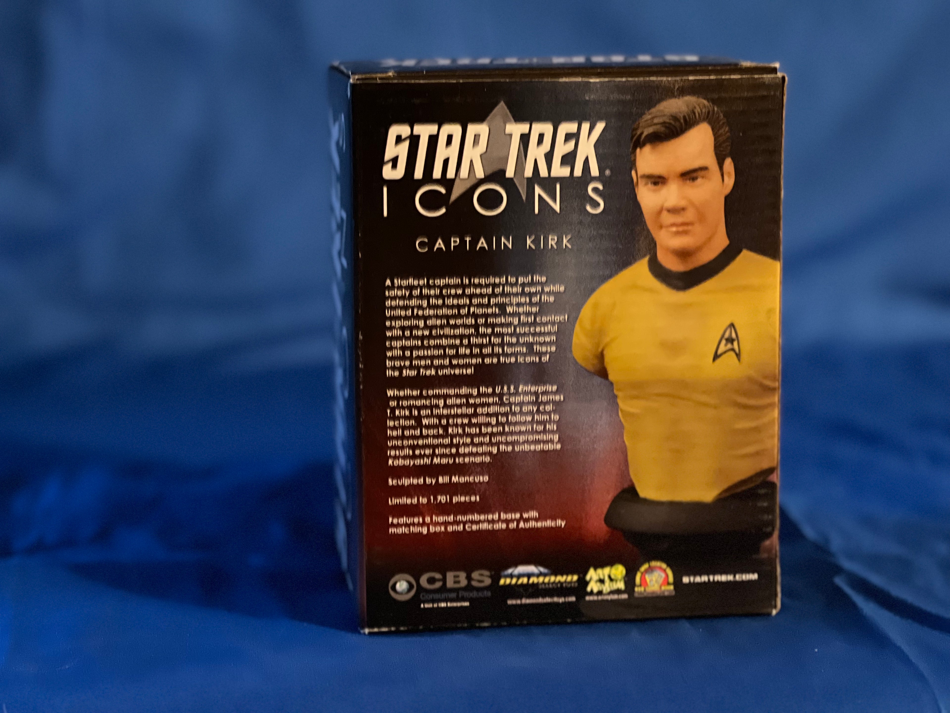 Diamond  Select  Star Trek Icons Captain Kirk Bust (limited edition #0711 / 1701)