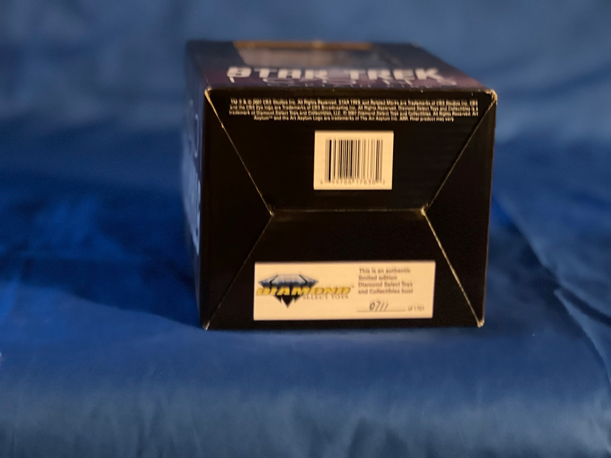 Diamond  Select  Star Trek Icons Captain Kirk Bust (limited edition #0711 / 1701)